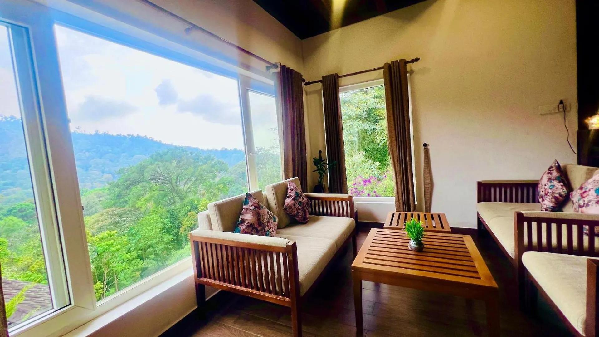 The Raarees Resort - A Hidden Resort In Munnar 4*,