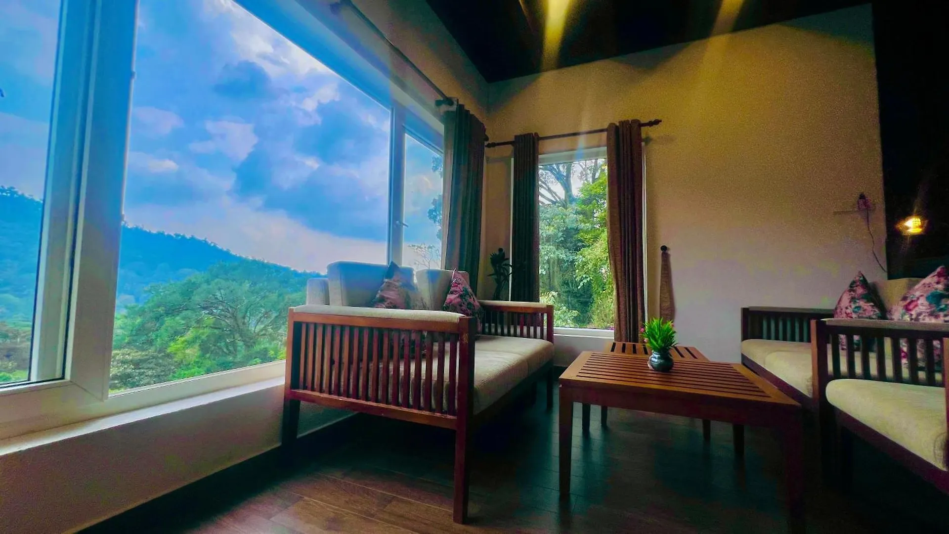 The Raarees Resort - A Hidden Resort In Munnar Hotel